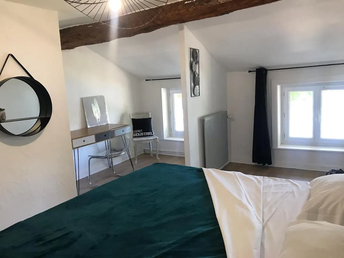 O Petit Nice Neuville-sur-Saone 3*,  France
